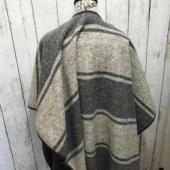 Ike Behar reversible fleece wrap in shades of gray.  One size fits most - Picture 5 of 9